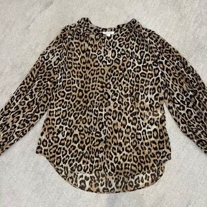 Chicos Leopard‎ Print Long Sleeve Blouse Gold Accent Cuff Buttons Size 0 US 4
